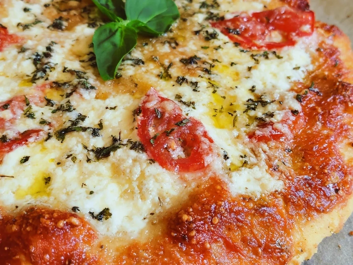 3-Zutaten Protein Pizzateig: Kalorienarm & Schnell - Bild 1