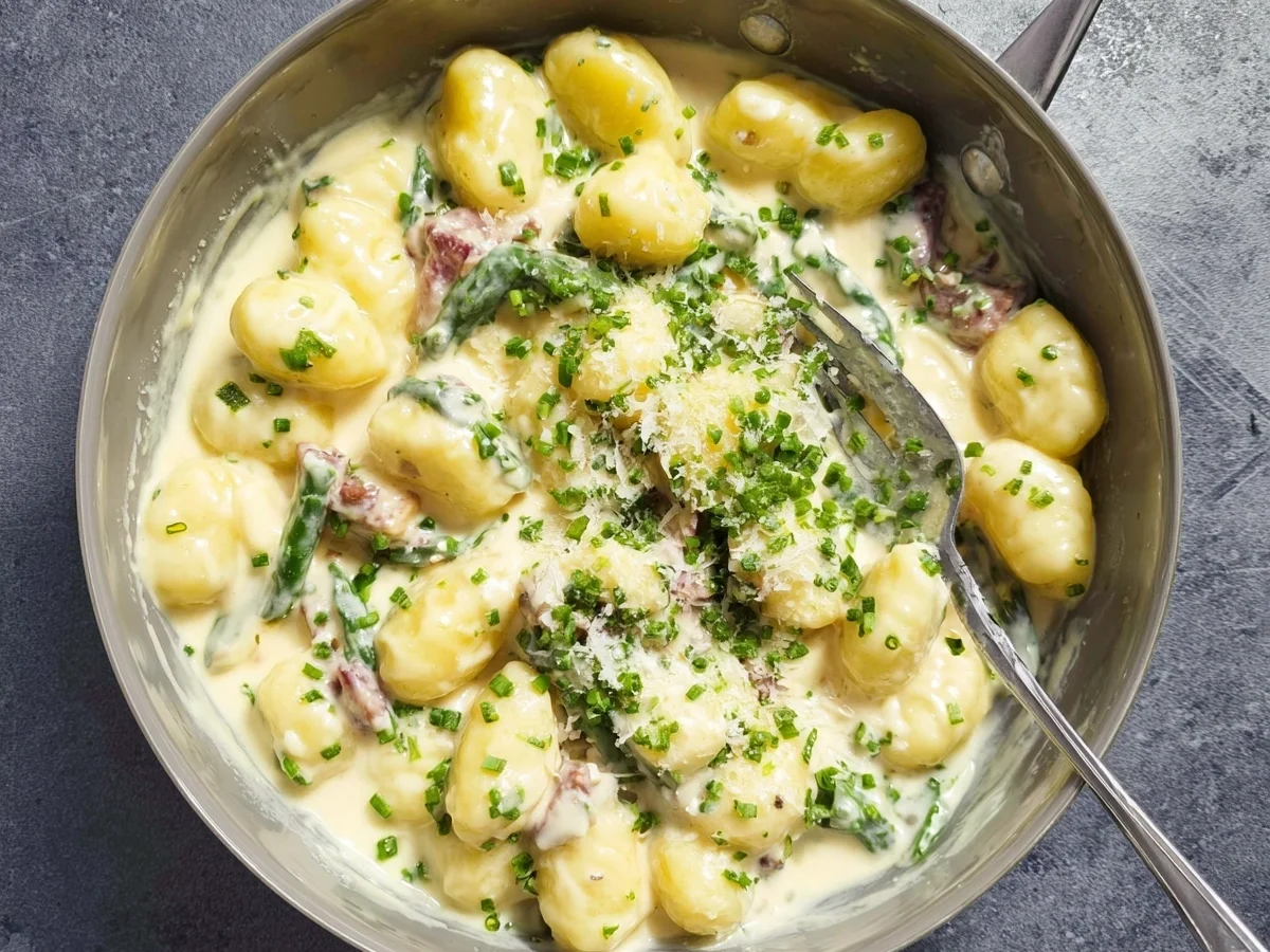 Cremige Gnocchi mit Käse-Sahne-Soße: Einfaches Rezept - Bild 1