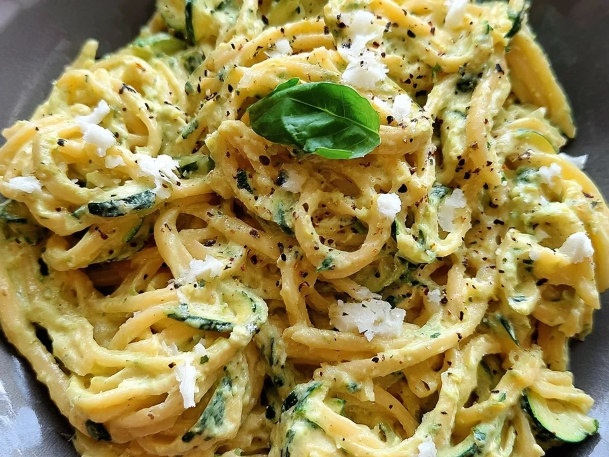 Schnelle Zucchini-Pasta: Cremig-vegetarisches Blitzgericht - Bild 2