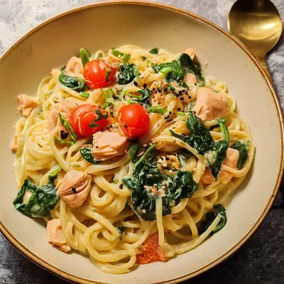 Einfache One-Pot Lachs Pasta: Schnell & Lecker
