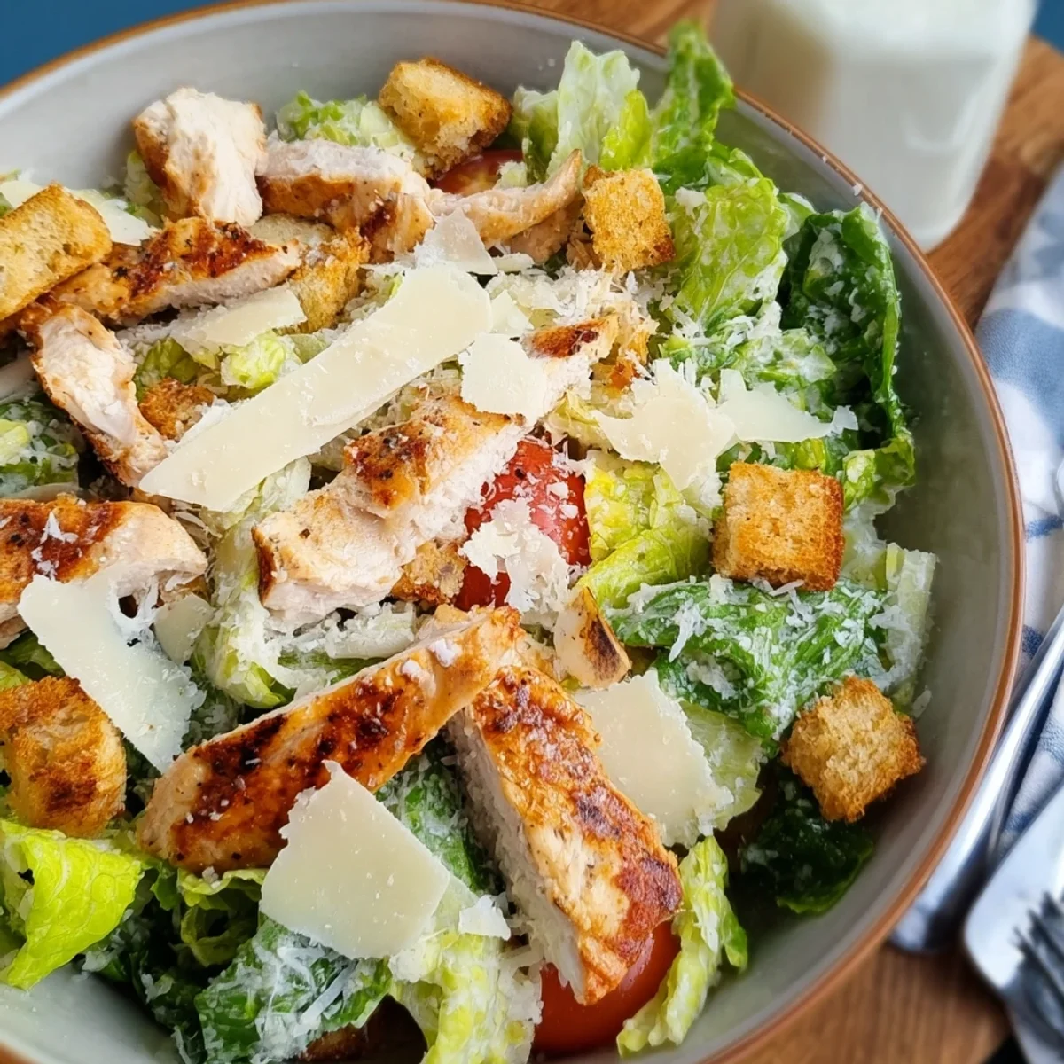 Klassischer Caesar Salat mit Hähnchen