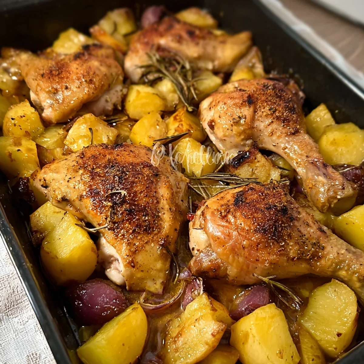 Knusprige Hähnchenschenkel & Kartoffeln aus dem Ofen