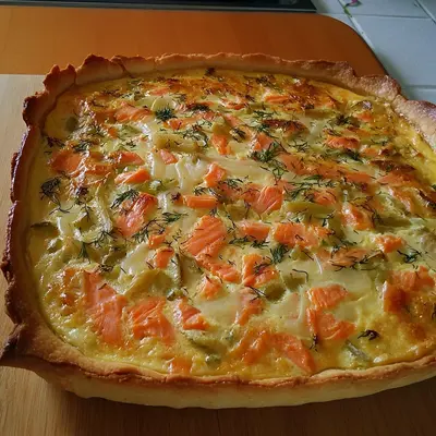 Lachs-Quiche: Einfaches Fischgericht für Ofen & Party
