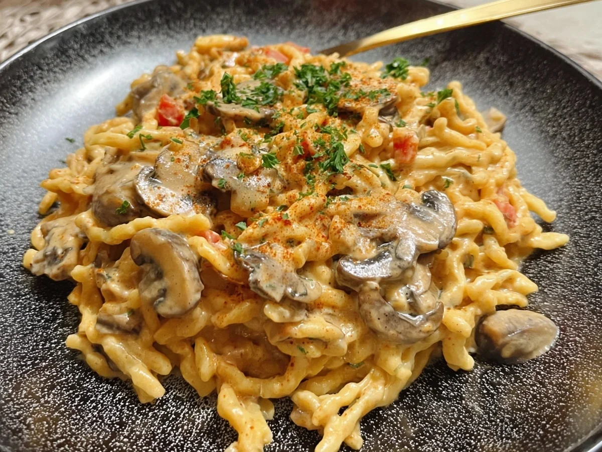 Paprika Spätzle mit Champignons: Vegetarisch & Lecker - Beitragsbild
