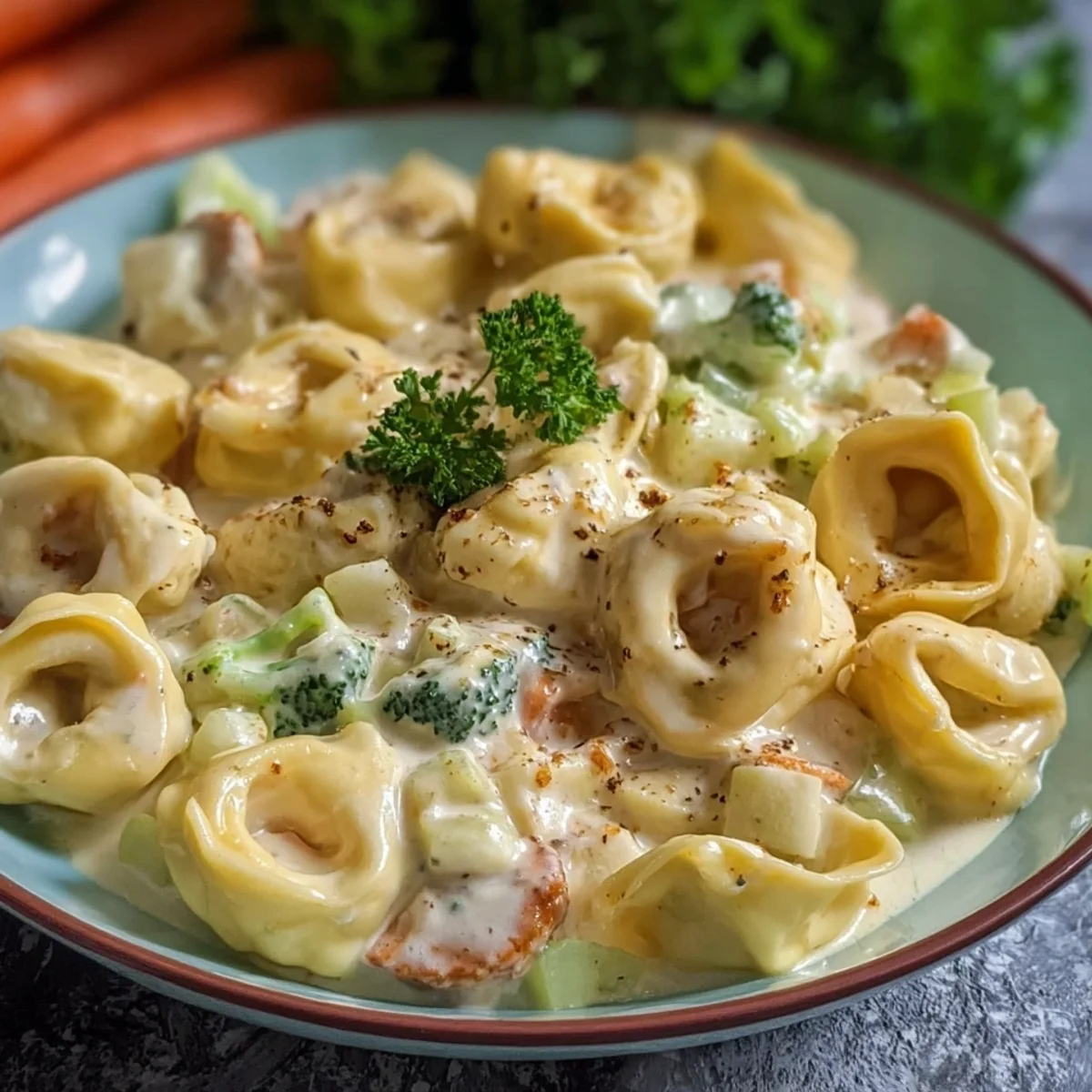Tortellini mit Käse Sahne Soße: Einfach & cremig